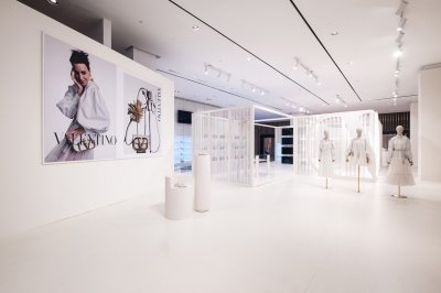 SuperVee&nbsp;&ndash; جنّة فالنتينو البيضاء
