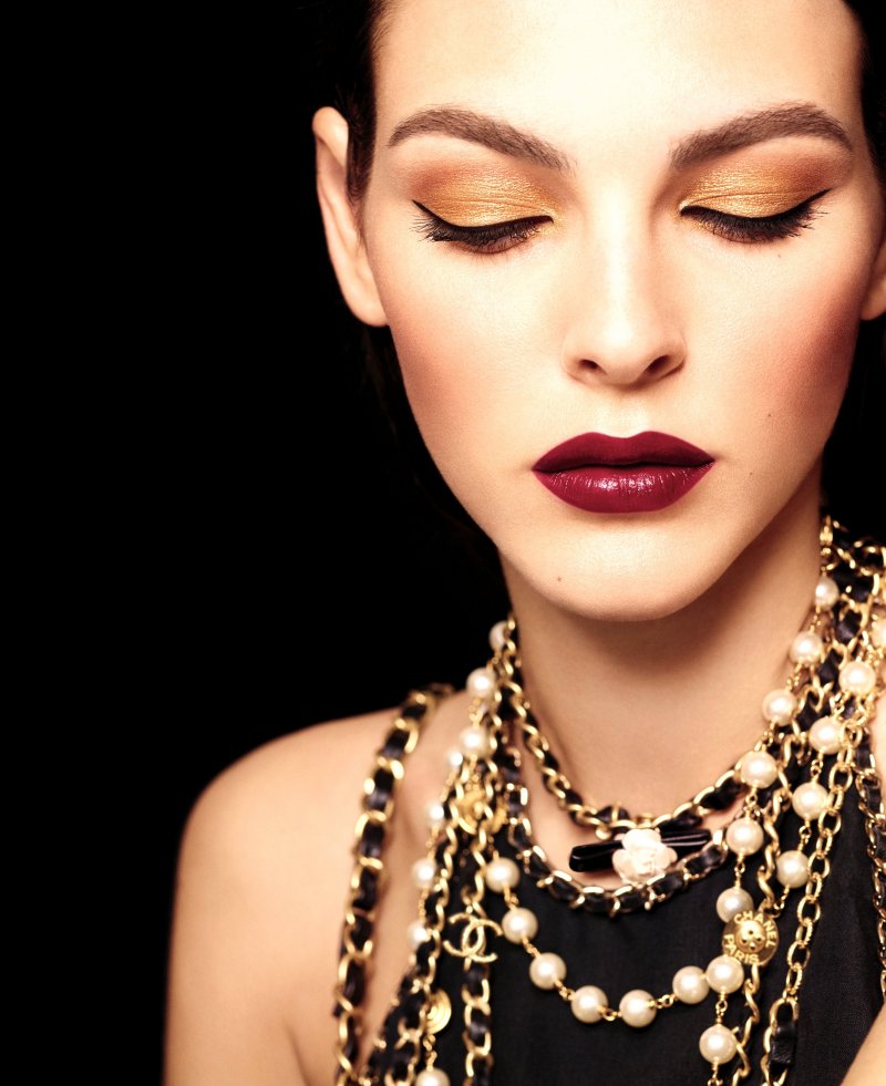 المعي مع شانيل CHANEL في العيد
