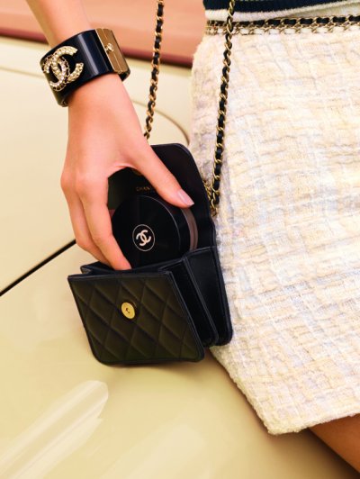 إبداعات جماليّة صيفيّة سهلة الحمل من شانيل&nbsp;CHANEL
