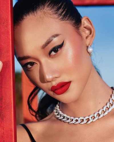 A Beauty Look Fit to Welcome the New Year

