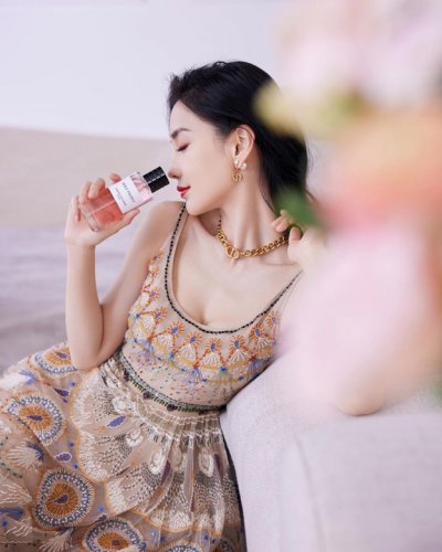 A Fragrance to Make Her Day Brighter
