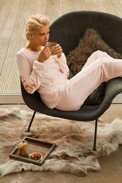Holiday Gift Guide 2018 &ndash; Warm up Their Home with a Little Gift
