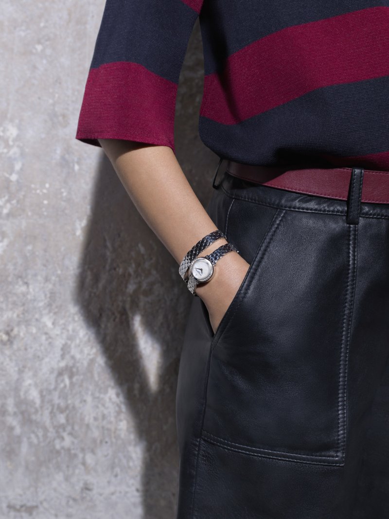 Tell Time in Subtle Style
