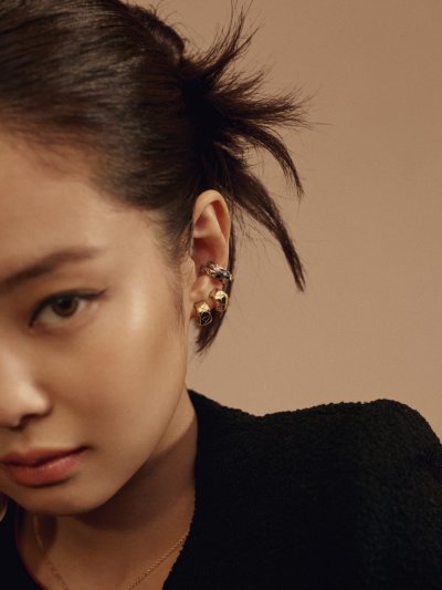 Express Your Style with Earrings
