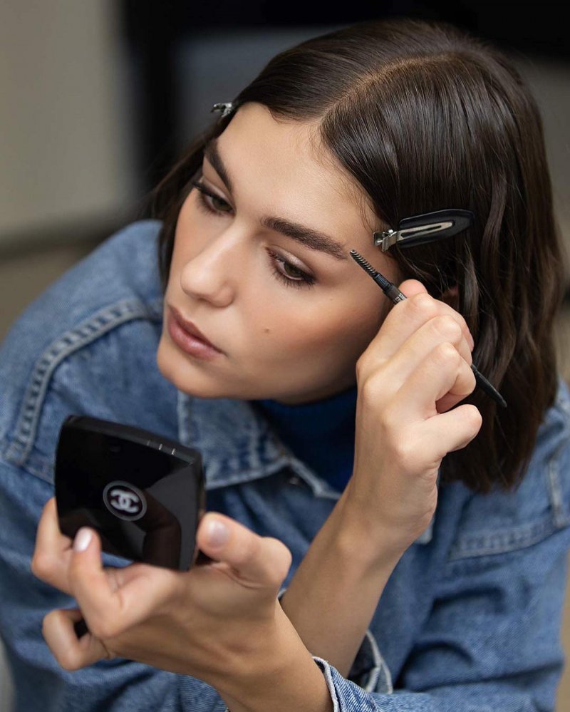 What Should Be in Your Makeup Bag for Fall 2022?
