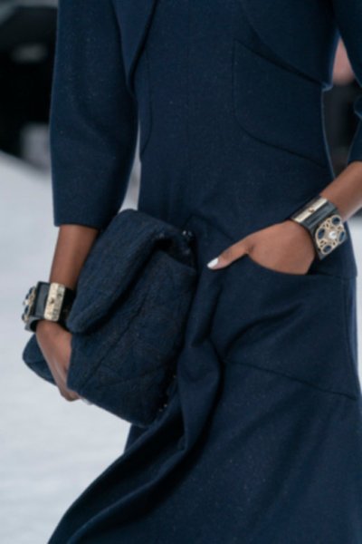 حقيبة CHANEL 19 تعطي معنى جديدًا للأناقة والعمليّة
