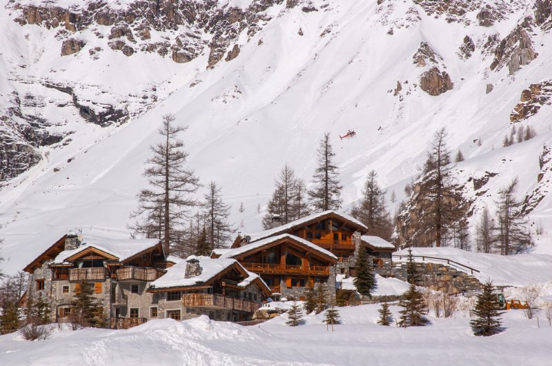 Embrace the Cold Season with a Ski Trip
