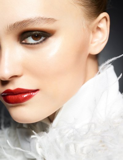 CHANEL Captures the Holiday Grandeur with New Makeup Collection
