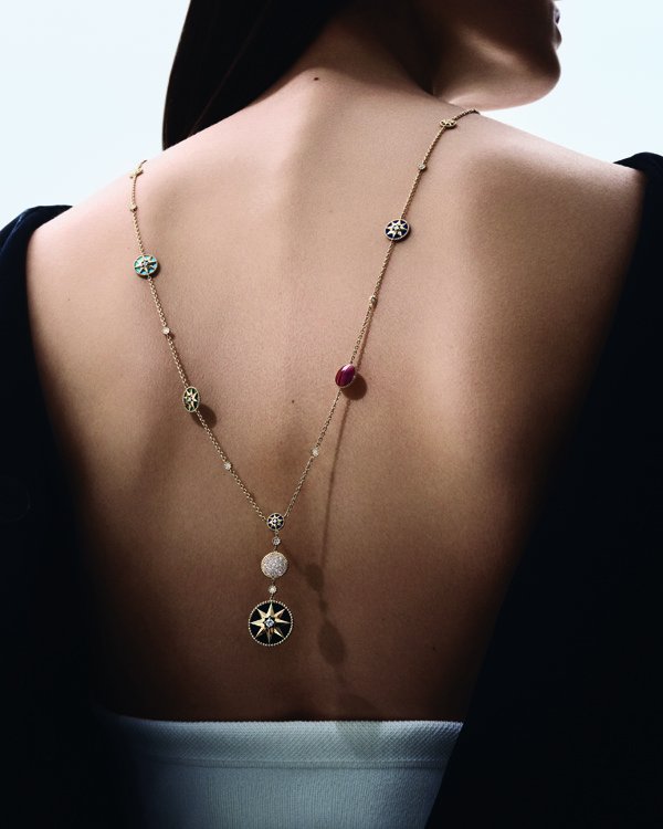 مجموعة Rose des Vents من ديور: وتستمرّ رواية غرانفيل...
