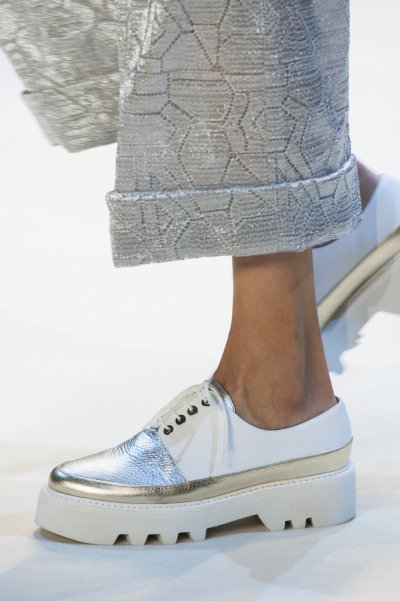 الأحذية المسطّحة المزوّدة بكعبِ ثخين: كيفيّة إعتمادها
