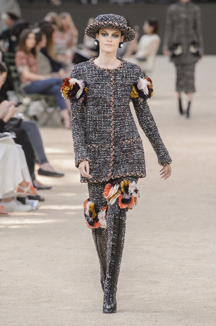 ميو ميو<br />
<em>من موقع</em> <em>Net-A-Porter</em><br />
&nbsp;