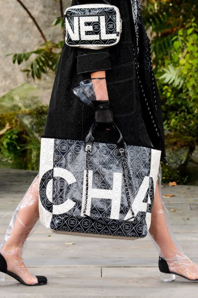 8 حقائب من شانيل CHANEL يجب أن تستثمري فيها حتماً
