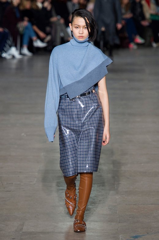 وشاح&nbsp;<span dir=LTR>Milles Fleurs</span>&nbsp;الصوفيّ<br />
&nbsp;