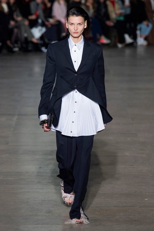 ظلال العيون <span dir=LTR>OMBRE PREMI&Egrave;RE</span> بلون <em><span dir=LTR>Antique</span></em><br />
&nbsp;