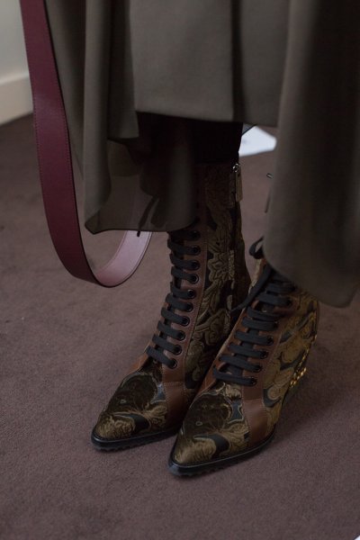 الأحذية التي يجب أن تضيفيها إلى قائمة تمنّياتكِ
