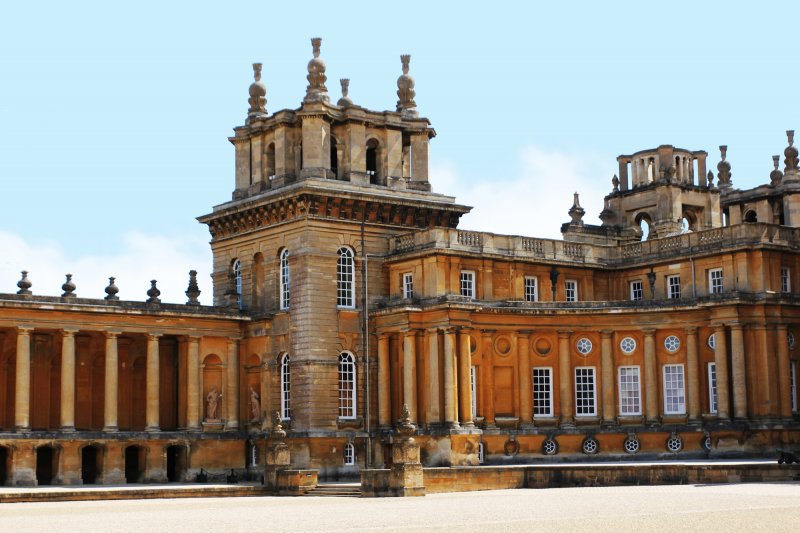 ديور تعود إلى قصر بلينهايم لعرض مجموعة كروز 2017
