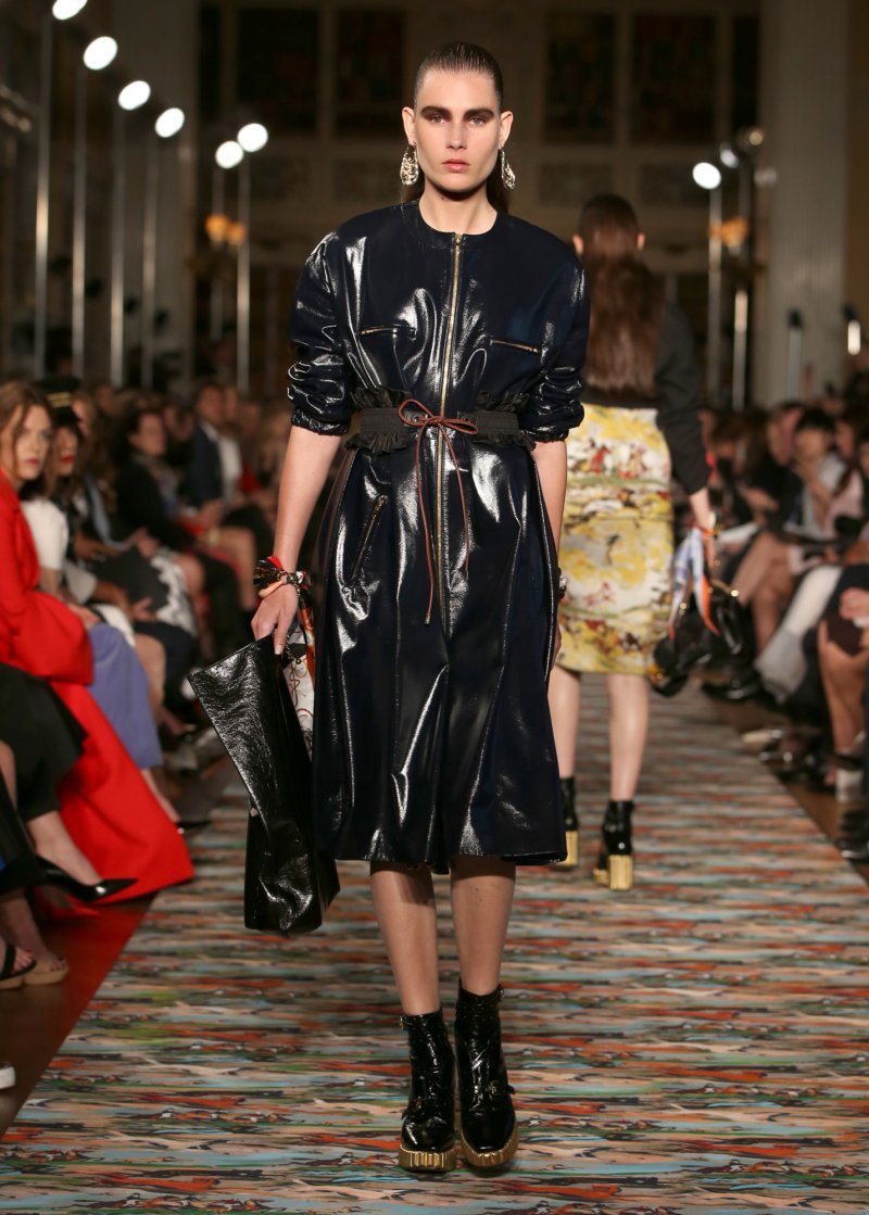 علامة Ganni<br />
<em>من متجر بوتيك1</em><br />
&nbsp;