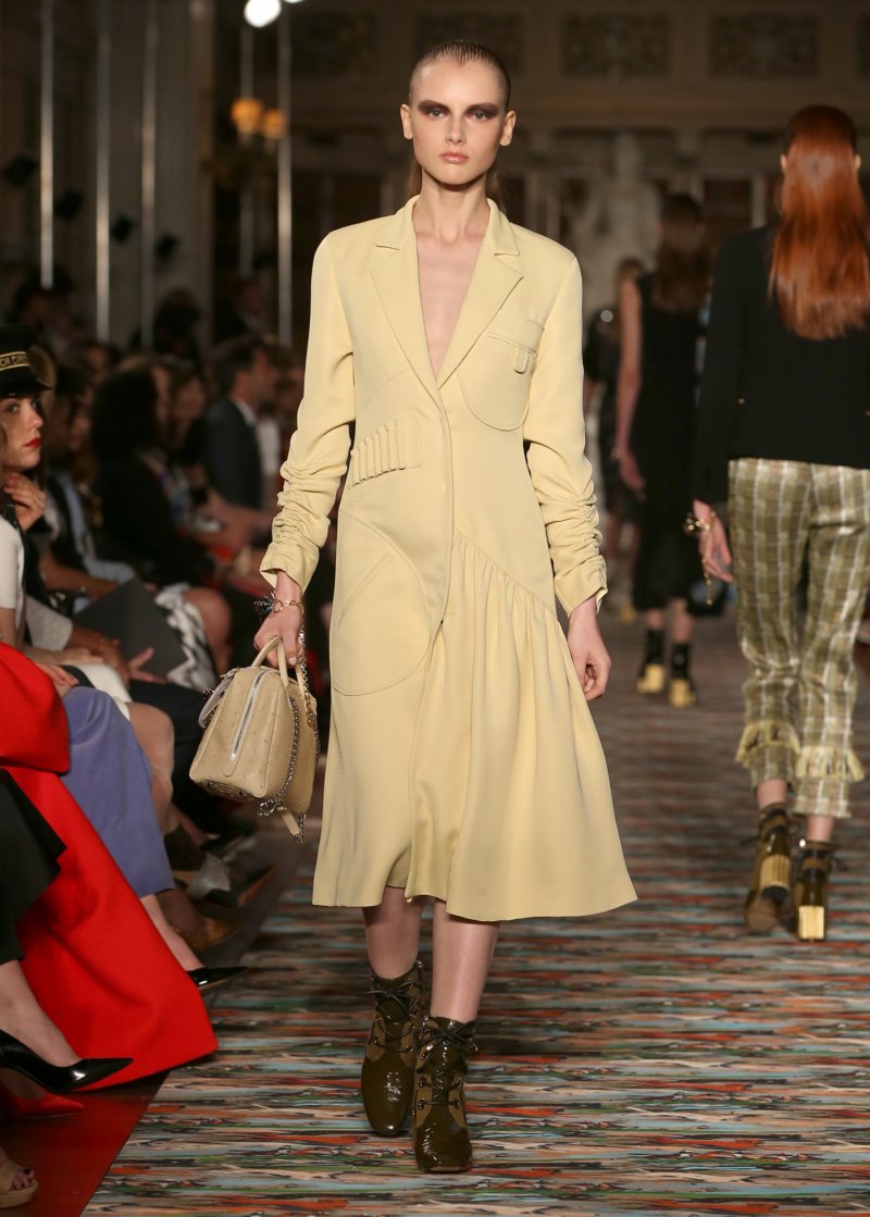 دولتشي أند غابانا<br />
<em>من موقع</em> <em>Matches Fashion</em><br />
&nbsp;