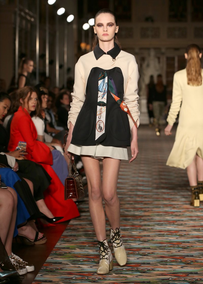 علامة R13<br />
<em>من متجر بوتيك1</em><br />
&nbsp;