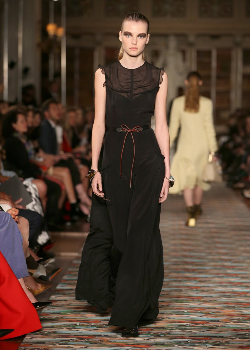 فالنتينو<br />
<em>من موقع</em> <em>Matches Fashion</em><br />
&nbsp;