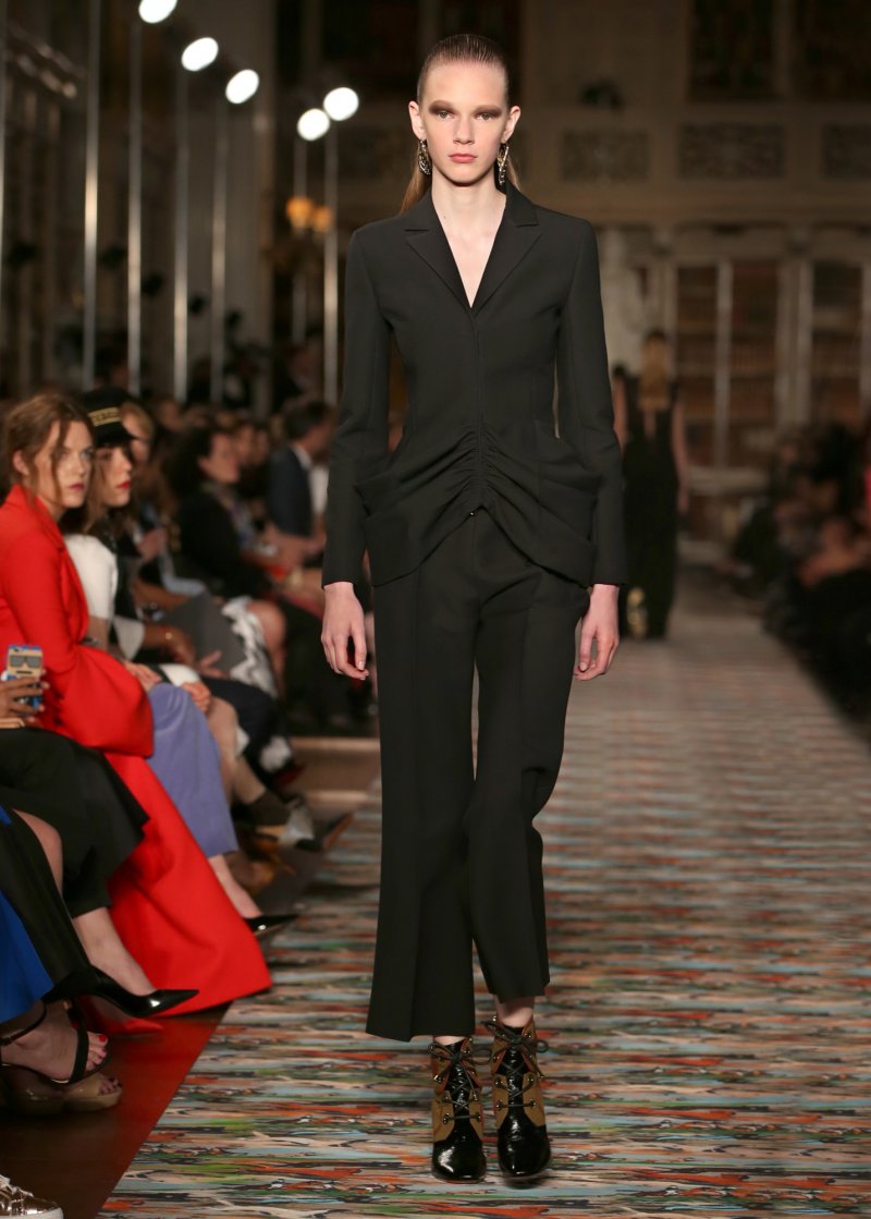 روزي أسولين<br />
<em>من موقع</em> <em>Matches Fashion </em><br />
&nbsp;