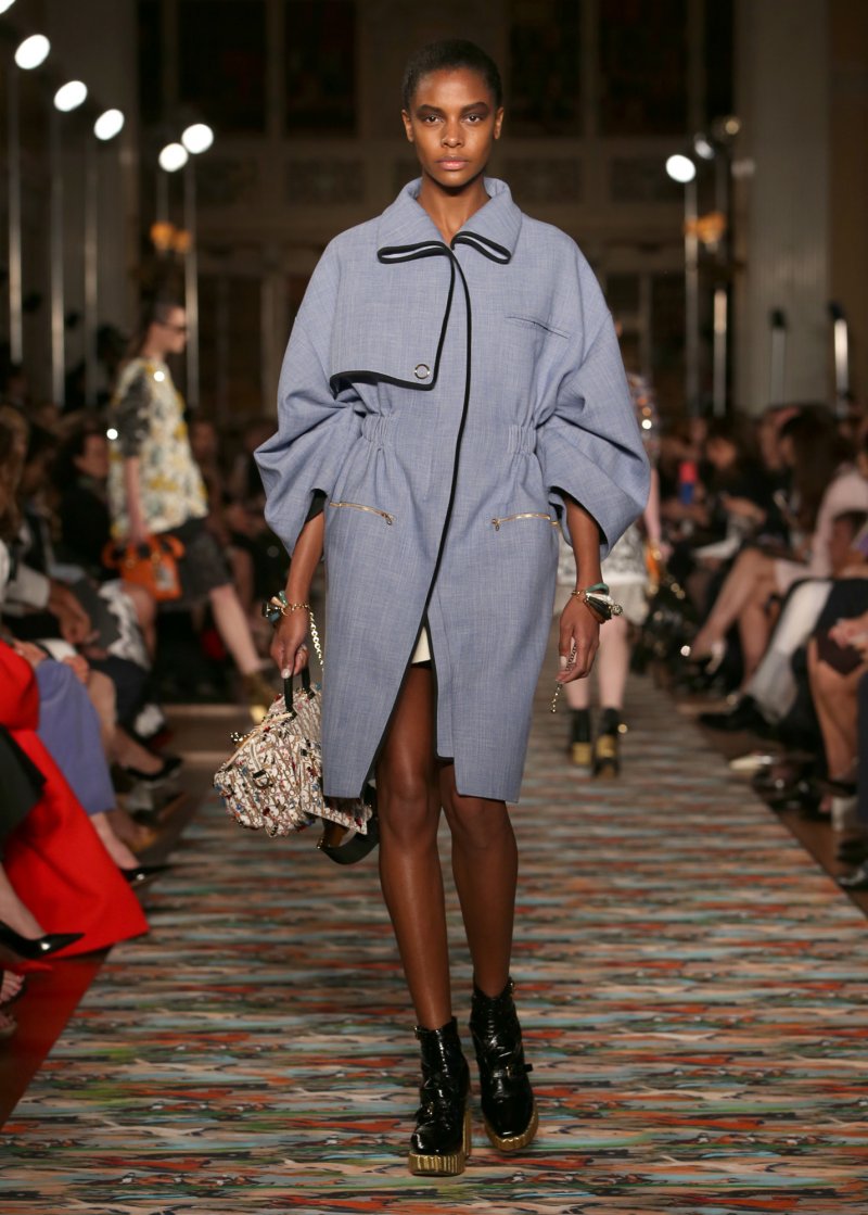 ديور تعرض مجموعة كروز 2017
