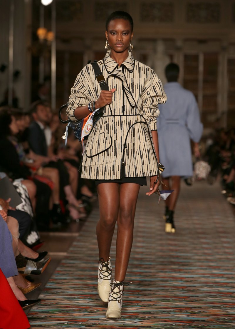 علامة Current/Elliott<br />
<em>من موقع</em> <em>Net-A-Porter</em><br />
&nbsp;