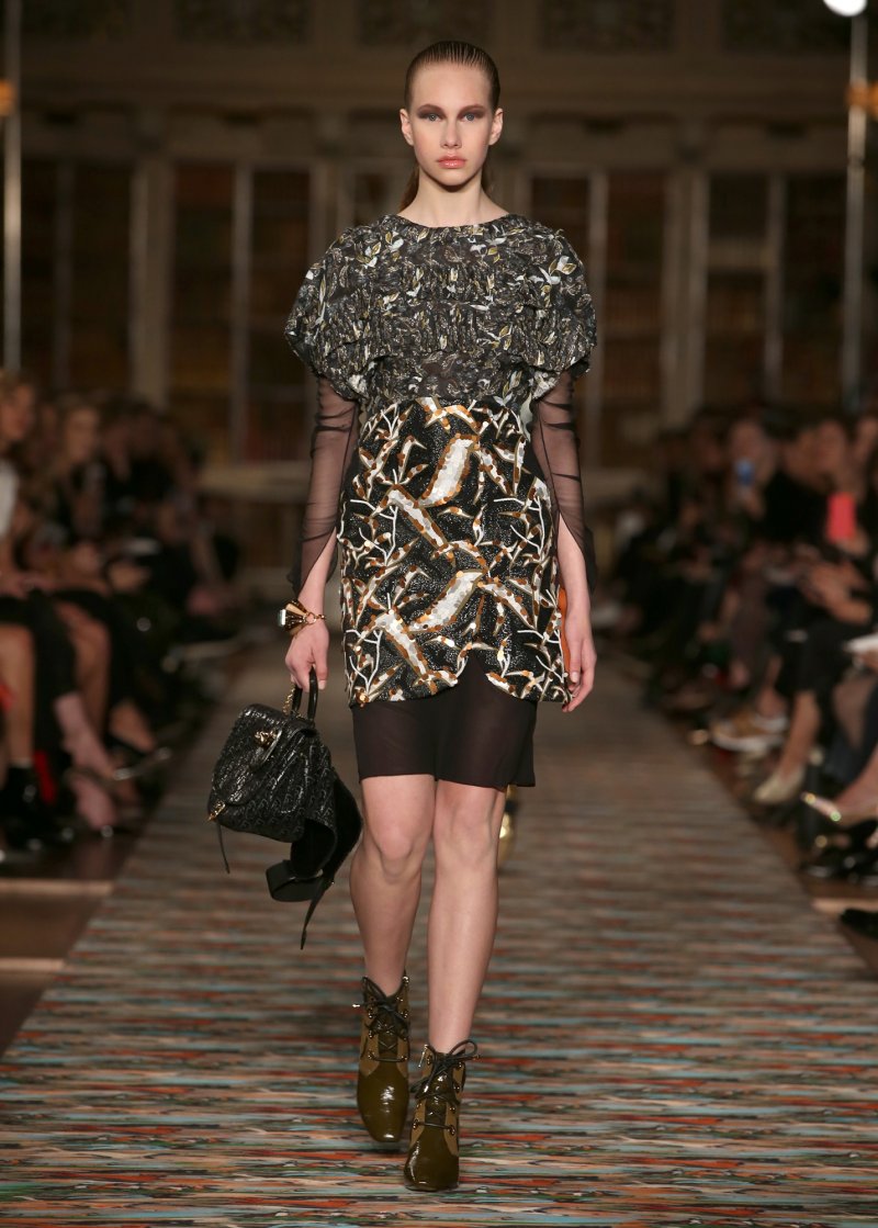 أليزابيث أند جيمس<br />
<em>من موقع</em> <em>Net-A-Porter</em>