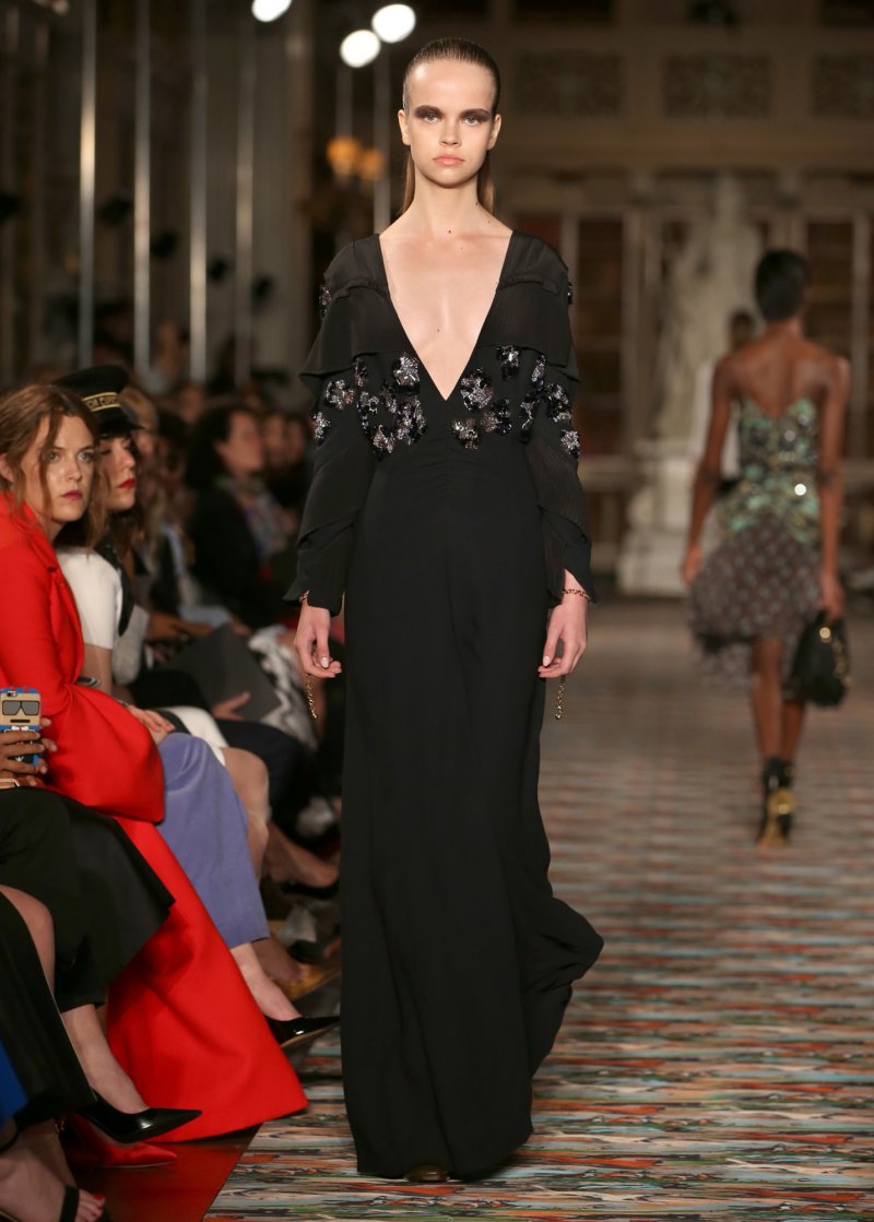 <strong>فندي</strong>، ساعة IShine<br />
&nbsp;