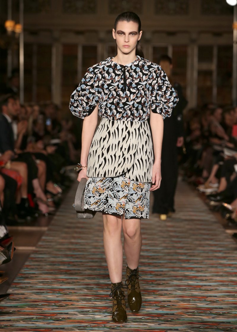 <strong>سواروفسكي</strong>، ساعة Crystalline Hours Quartz<br />
&nbsp;