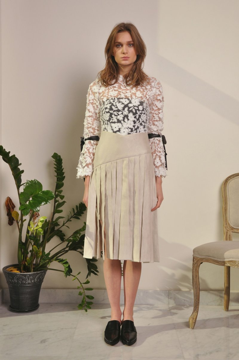 <strong>الأحذية المزوّدة بكعوبٍ سميكة</strong><br />
برادا<br />
<em>من موقع</em> <em>MRPORTER </em><br />
&nbsp;