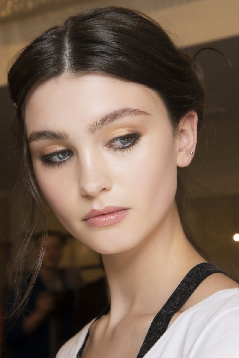 How to Use Pigment Eyeshadow
