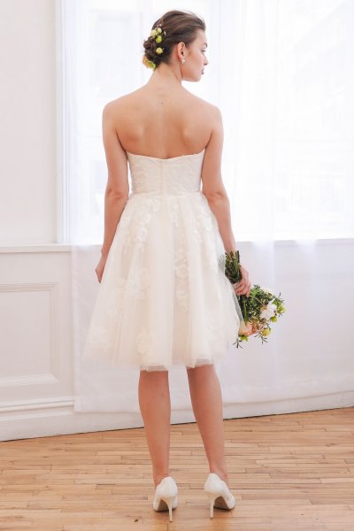 Did You Know&hellip;Why Brides Carry Flowers?
