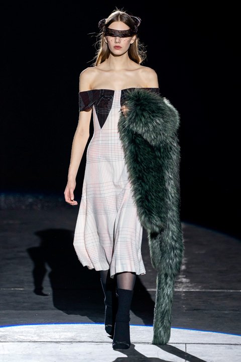 <strong>كارتييه&nbsp;</strong>عقد من مجموعة&nbsp;<span dir=LTR>[Sur]Natural</span>&nbsp;للمجوهرات الراقية<br />
&nbsp;