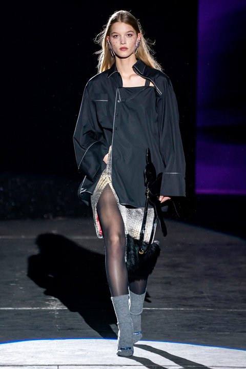 <strong>شوميه&nbsp;</strong>مجموعة&nbsp;<span dir=LTR>Perspectives de Chaumet</span>&nbsp;للمجوهرات الراقية، خاتم&nbsp;<span dir=LTR>Skyline</span><br />
&nbsp;