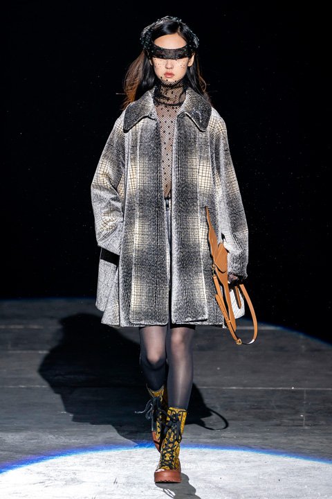 <strong>فان كليف أند آربلز&nbsp;</strong>مجموعة&nbsp;<span dir=LTR>Romeo &amp; Juliet</span>&nbsp;للمجوهرات الراقية، أقراط&nbsp;<span dir=LTR>Fairest Stars</span><br />
&nbsp;