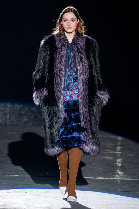 <strong>لانفان&nbsp;</strong>أزرار أكمام مصنوعة من العقيق والسوداليت ومغطّسة بالروديوم &nbsp;&nbsp;&nbsp;<br />
<em>من موقع&nbsp;</em><em><span dir=LTR>Mrporter.com</span></em><br />
&nbsp;