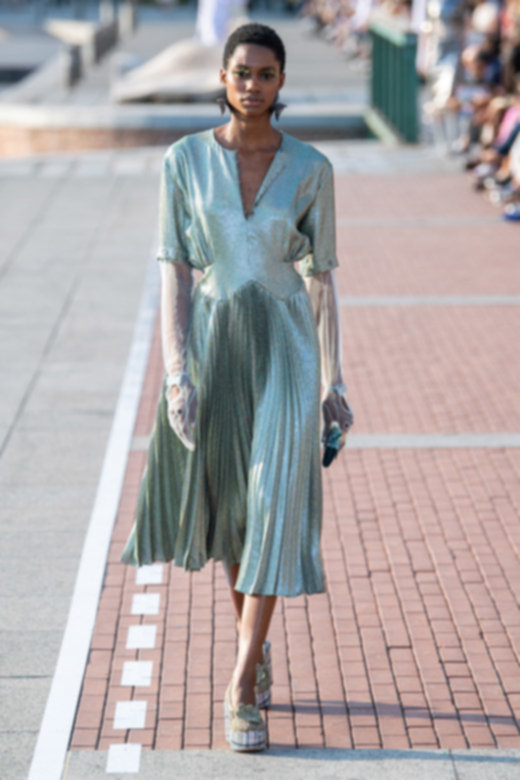 <strong>بدلة مميّزة</strong><br />
دولتشي أند غابانا