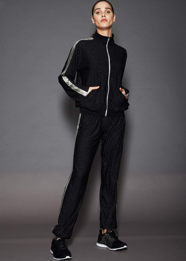 نايكي<br />
<em>من موقع </em><em><span dir=LTR>Net-A-Porter</span></em><br />
&nbsp;