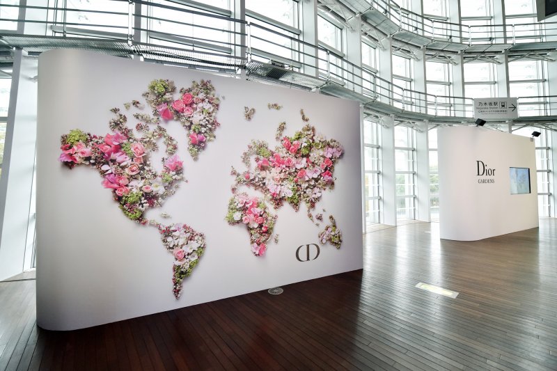 ستيلّا مكارتني<br />
<em>من متجر كتاكيت </em><br />
&nbsp;