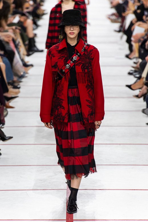 نيموزينا &ndash; ملابس جاهزة (الإمارات العربيّة المتّحدة)<br />
&nbsp;