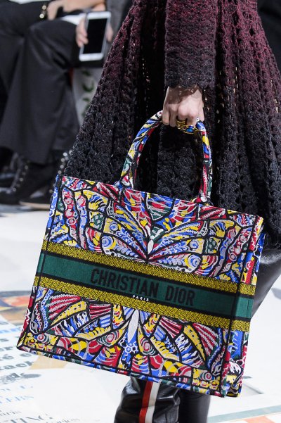 مهمّة إمتلاك حقائب مثاليّة لمكان العمل ...تمّتْ بنجاح!
