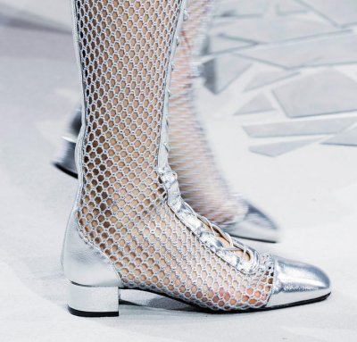 طقس مشمس وأجواء مرحة وأحذية عالية المستوى
