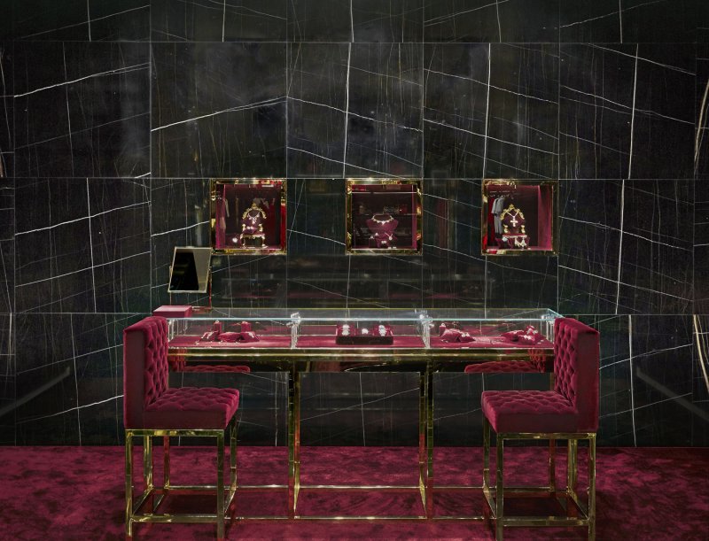 Dolce Gabbana Unveils New Mall of the Emirates Boutique Azyaamode