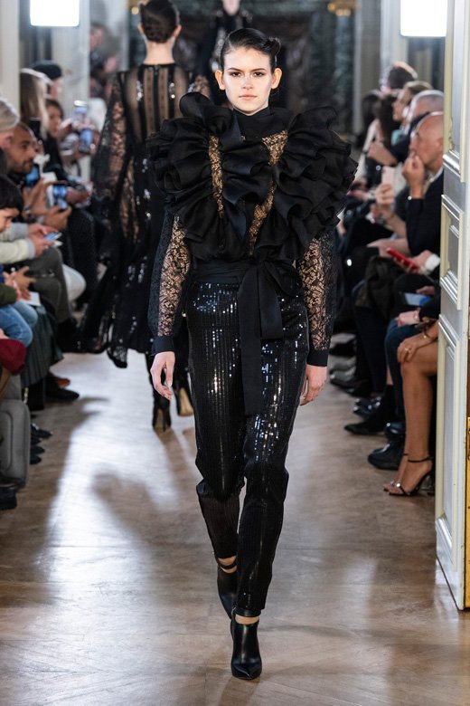 <strong>نيكي</strong>&nbsp;<strong>ريد</strong>&nbsp;تبدو رائعة بإطلالة من&nbsp;<strong>إيترو</strong>.<br />
&nbsp;