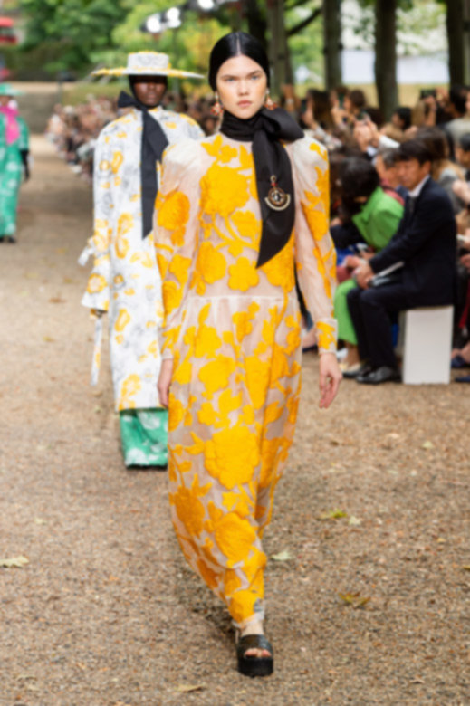 شمعة&nbsp;<span dir=LTR>Tambour Noir</span>&nbsp;المعطّرة الراقية من&nbsp;<strong>سيلين</strong><br />
&nbsp;