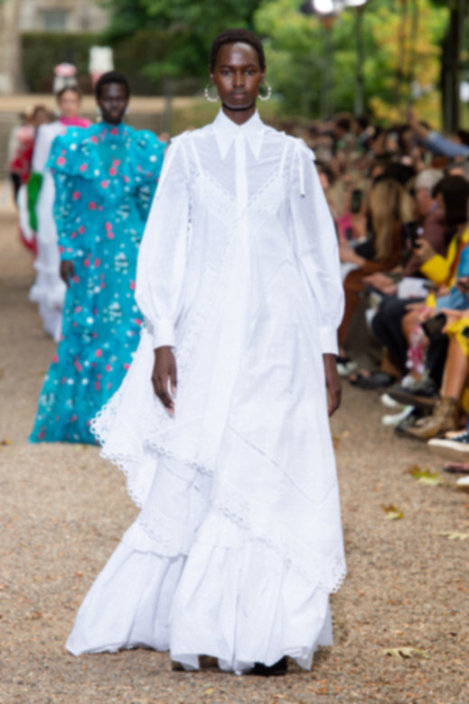 طقم مؤلف من صحني تحلية من علامة&nbsp;<strong><span dir=LTR>La DoubleJ</span></strong><br />
<em>متوفر على موقع&nbsp;</em><em><span dir=LTR>Net-a-porter.com</span></em><br />
&nbsp;