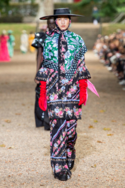 مجموعة&nbsp;<span dir=LTR>Orange &amp; Bergamo</span>&nbsp;للعناية باليدين من&nbsp;<strong>مولتون براون</strong>