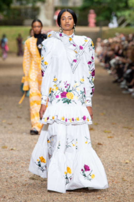 <em>صورة من&nbsp;</em><em><span dir=LTR>onlineqatar.com</span></em><br />
اقضوا بعض الوقت في أكبر حدائق الدوحة في&nbsp;<strong>حديقة اسباير</strong>&nbsp;التي تقع في منطقة اسباير الفاخرة حيث يمكنكم قضاء بعض الوقت الممتع مع أفراد العائلة أو القيام بنزهة أو ببساطة الاستمتاع بالهواء الطلق مع إطلالة على برج اسباير. وإذا كنتم تريدون خوض تجربة باهرة أكثر بعد، صدّقوني لن ترغبوا بتفويت زيارة الحديقة مساءً.