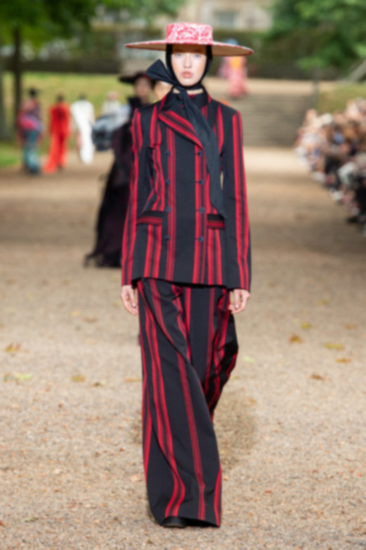 هل أنتم من محبّي الطبيعة أيضًا؟ إذًا لا يجب أن تفوّتوا&nbsp;<strong>محميّات شجر المانغروف</strong>&nbsp;في الذخيرة والمنطقة الخضراء المحيطة بها التي تجذب لشدّة جمالها طيور محليّة ومهاجرة مثل الفلامينغو والطيور المسمّاة مالك الحزين. وستذهلون لمعرفة أنّ لقطعة الجنّة هذه نظامها الايكولوجي الخاصّ بها الذي يجعل منها وحدة كاملة مثاليّة بمفردها.<br />
&nbsp;<br />
إذًا، متى ستقومون برحلتكم القادمة؟<br />
&nbsp;<br />
<em>مقالة من كتابة غبريال القصيفي</em>